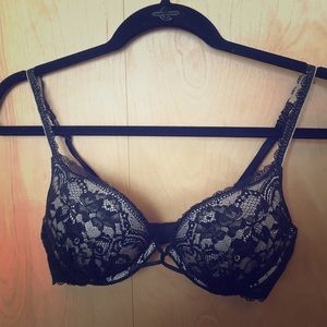 Victoria’s Secret Black lace bombshell bra